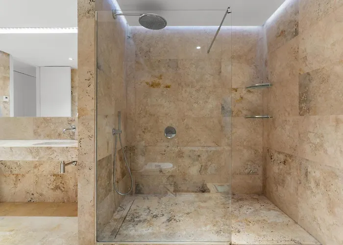 Luxury And Private Jacuzzi 105